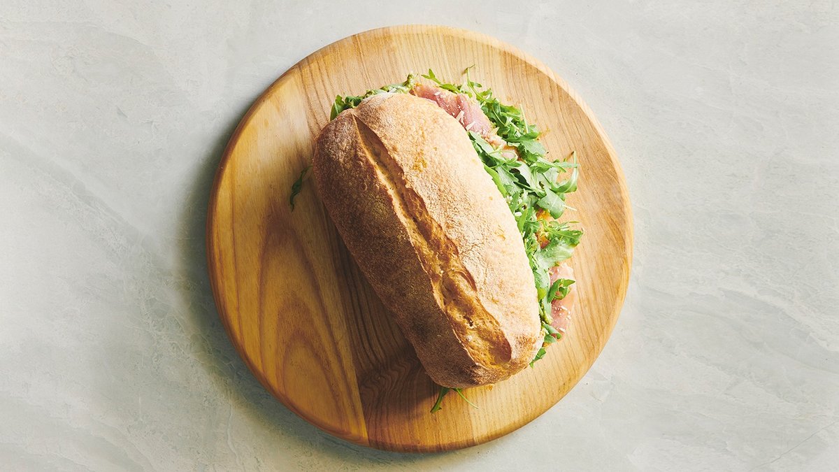 Parma e Pecorino Sandwich – Parmaskinke, pecorino, salat, rucolasalat og pesto.