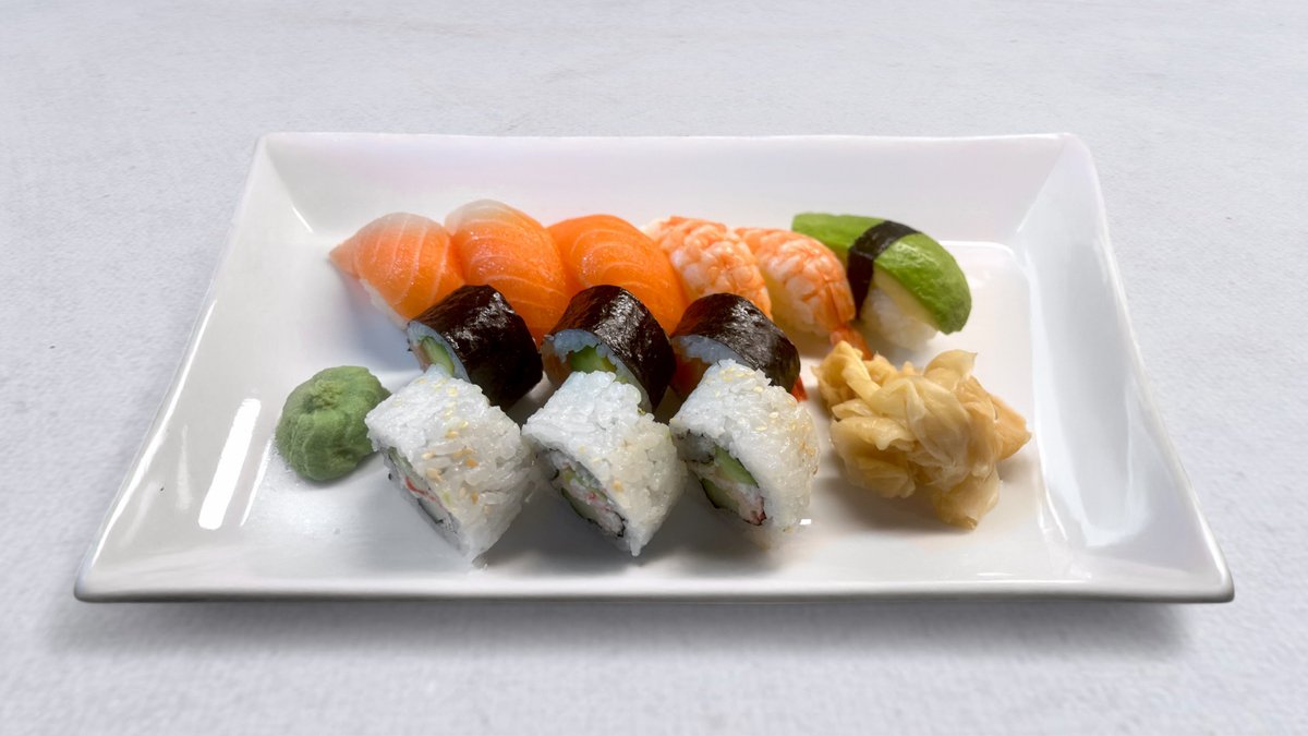30 Bitar Sushi – 8 lax, 5 räka, 2 avokado och 15 bita maki