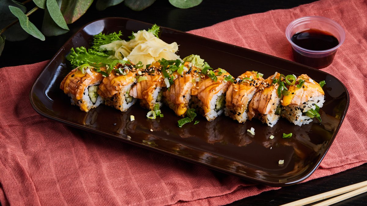 40. Flambert Laks Maki – Agurk, flambert laks, chilimajones og teriyakisaus.