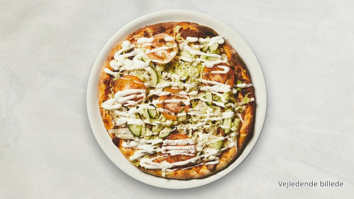 38. Dan – Tomatsauce, ost, pepperoni, salat og dressing.