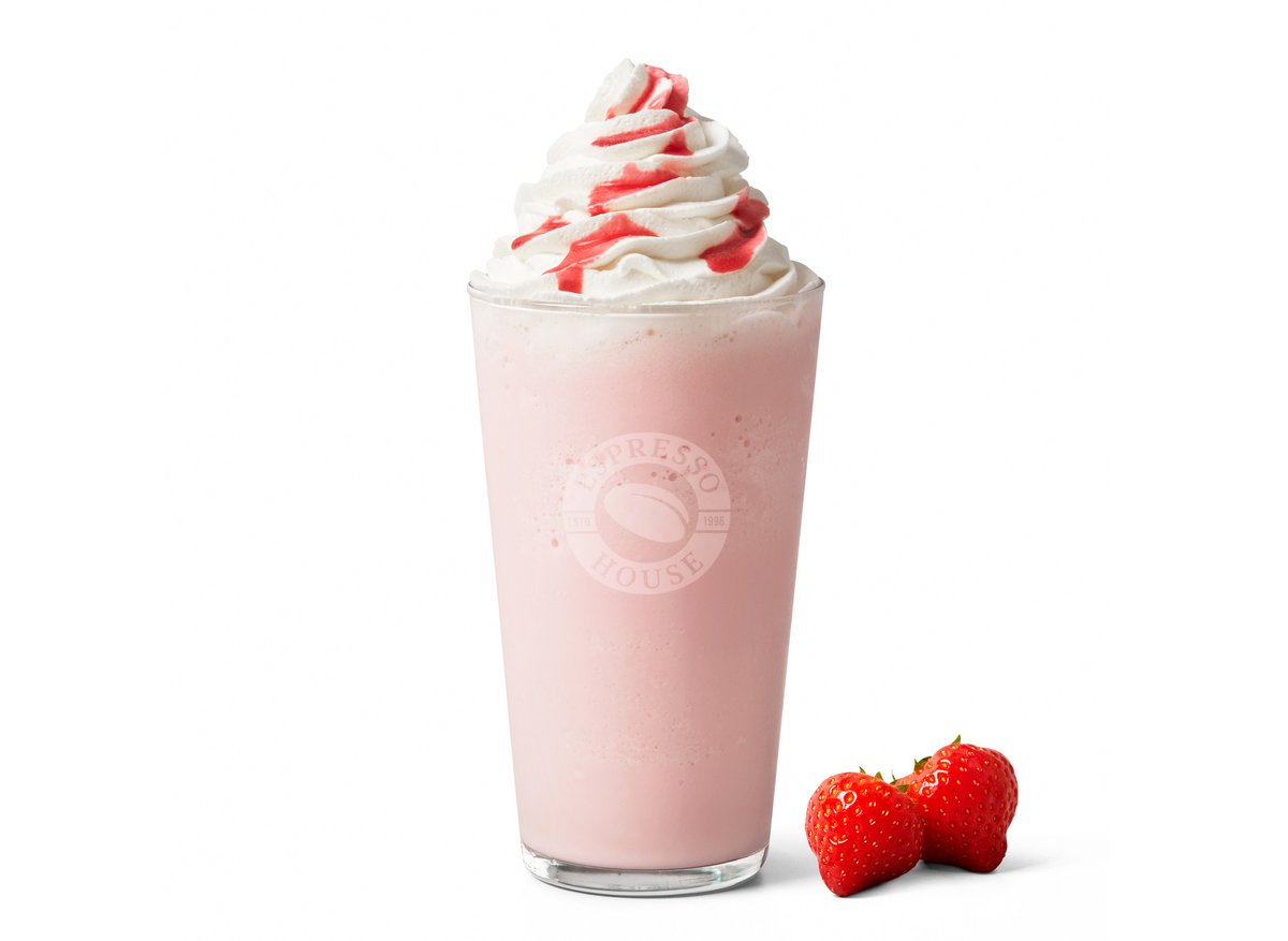 Frapino Jordgubb Vanilj Standard – Vaniljshake med smak av jordgubb. Toppad med vispgrädde.