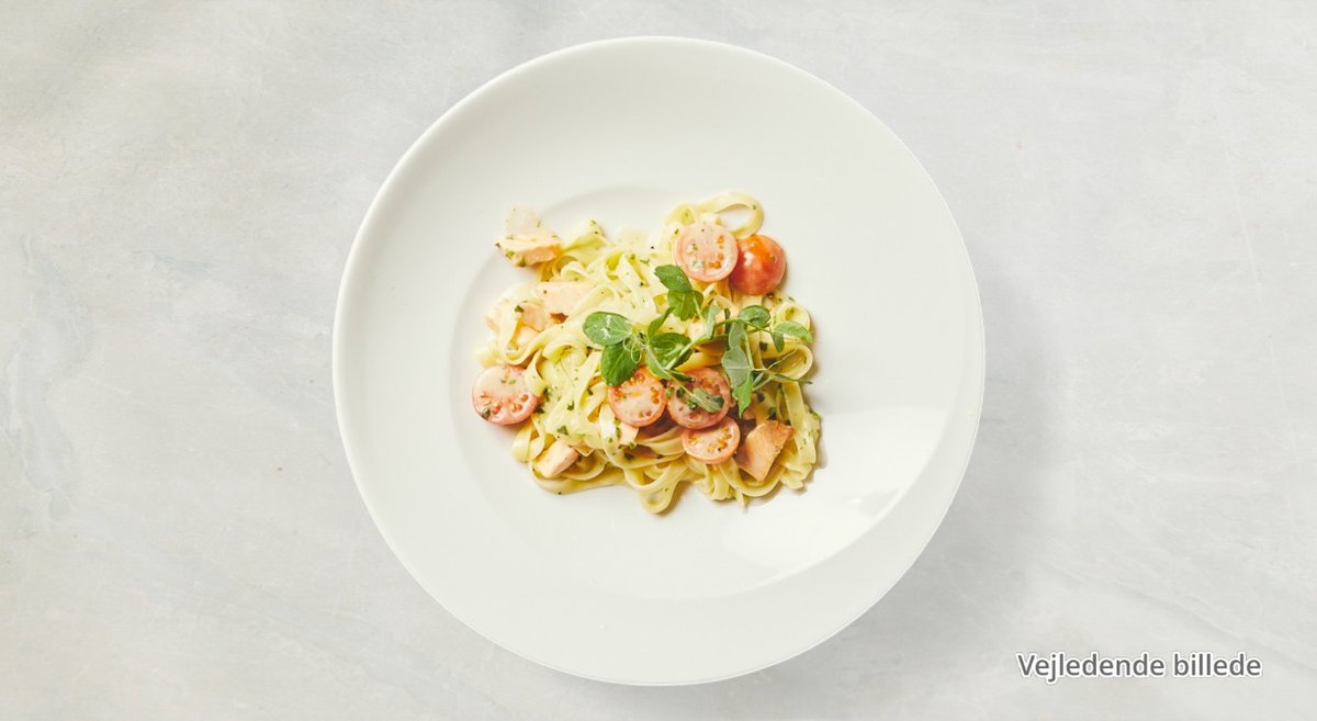 134. Frokostspaghetti – Spaghetti vendt i flødesauce med laks, rejer og hvidløg.