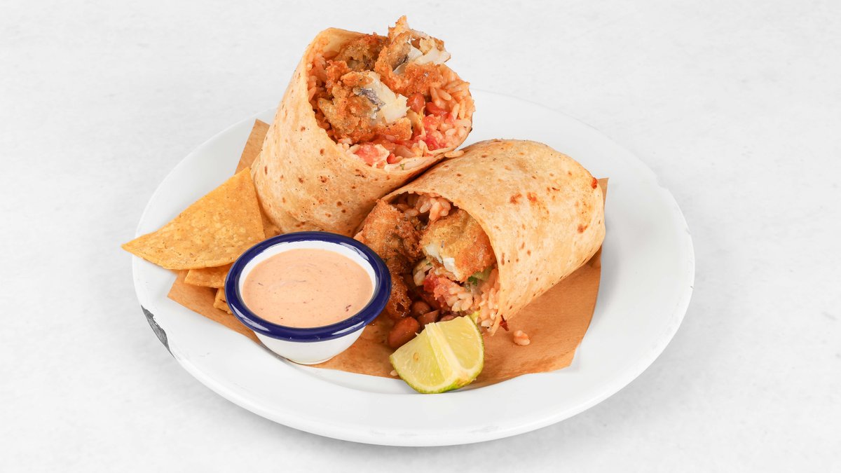 Fish burrito – Pšenična tortilja (30 cm), ribji file, ocvrt v pivskem testu...