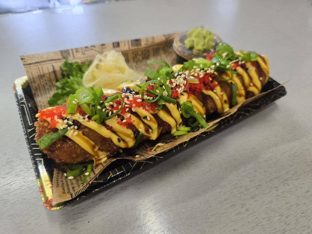 60. Hot Sushirito Laks – Hel fritert maki, laks, avocado, teriyakisaus, chilimajones,...