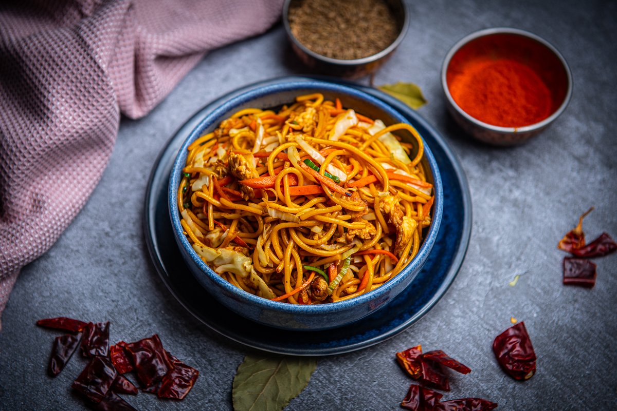 Mixed noodles – noodles with carrot, cabbege, leeks, chicken and prawns