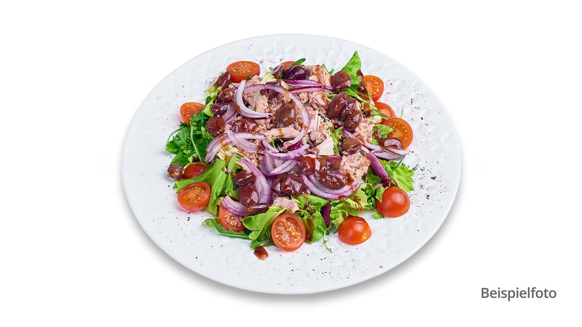 Tonno Salad – mixed salad with tuna, onions, tomatoes and cucumbers