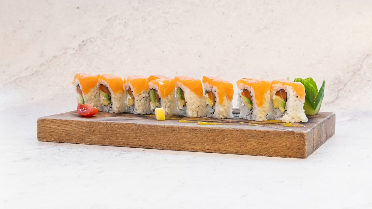 Philadelphia – Lax, mango, avokado, topping, lax och sesam.