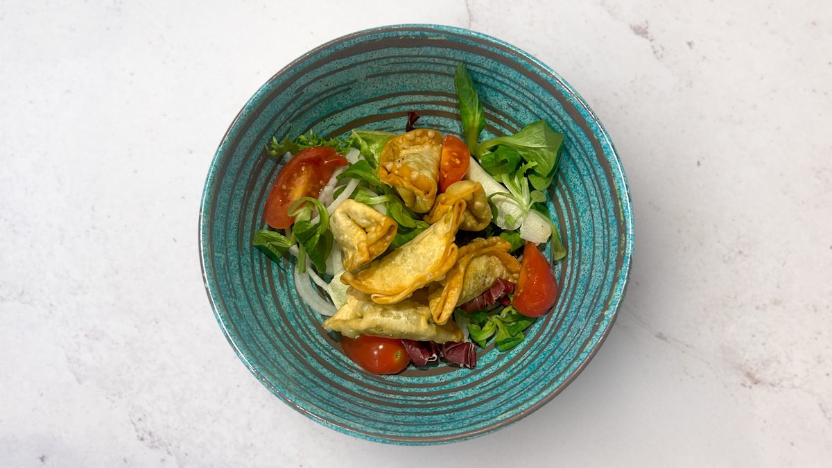 Friterade Dumplings - Kyckling – 6 st. Mixsallad, chilimajonnäs och teriyakisås.