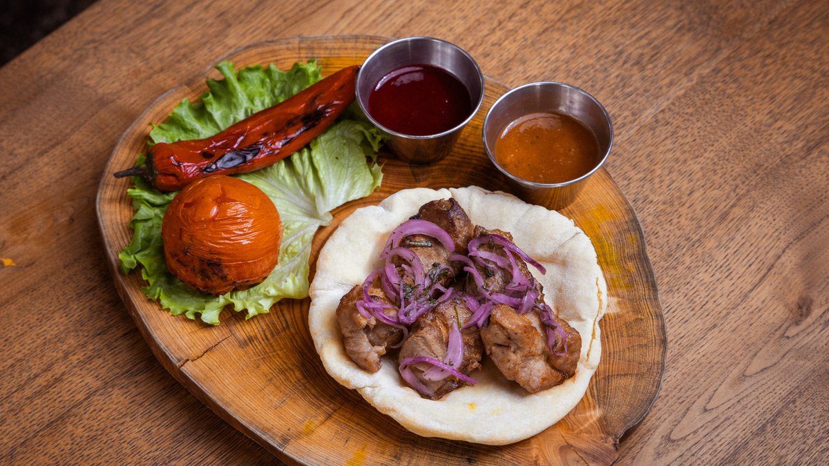 Pork BBQ – Garnish with vegetables, sauces and bread