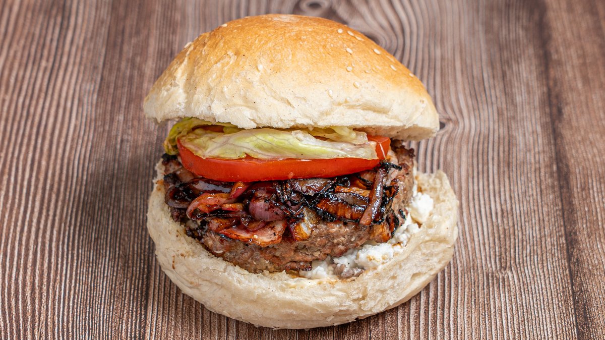 Bohemian Burger – Με μπιφτέκι από 100% μοσχαρίσιο κιμά 200g, φέτα, μπέικον, κα...