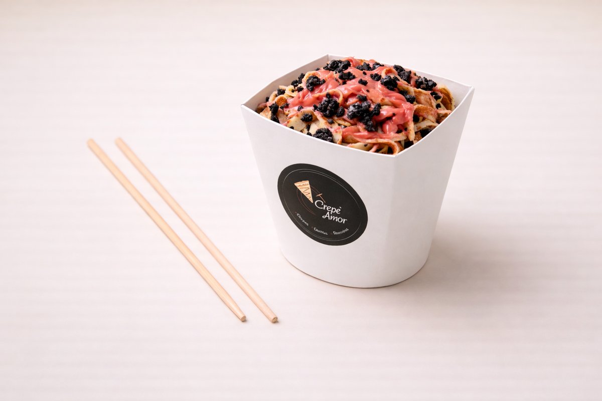 Strawberry Lovers Tagliatelle Sweet Crêpe – Strawberry praline, Oreo biscuit