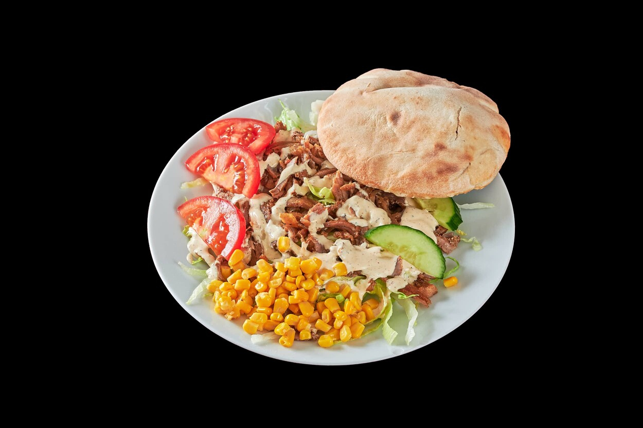 40. Kebabtallerken – Salat, løk, tomat, agurk, pommes frites, kebabkjøtt,
mais,...