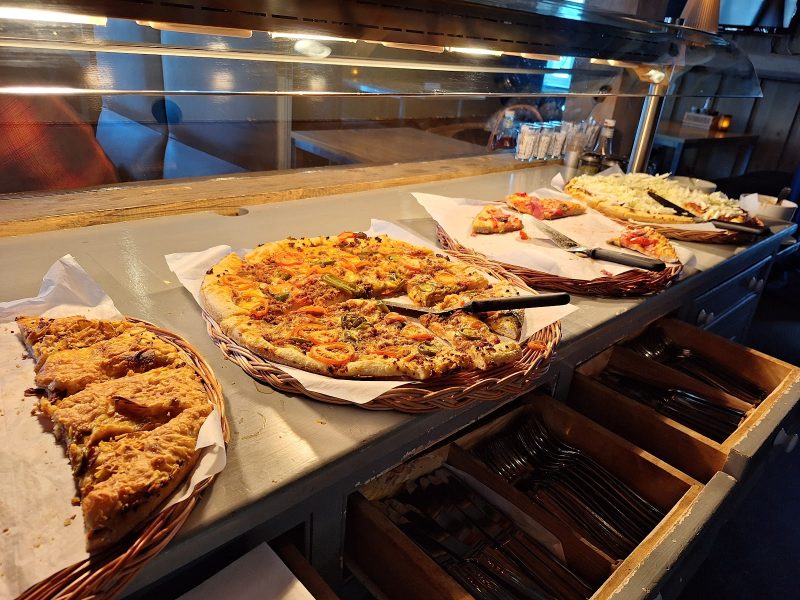 Yonas Pizzeria