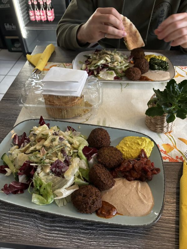 Patacon Obi - Westafrikanische Speisen & Falafel Cafe