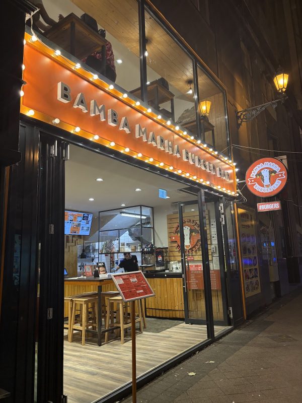 BAMBA MARHA BURGER BÁR   FERENCIEK